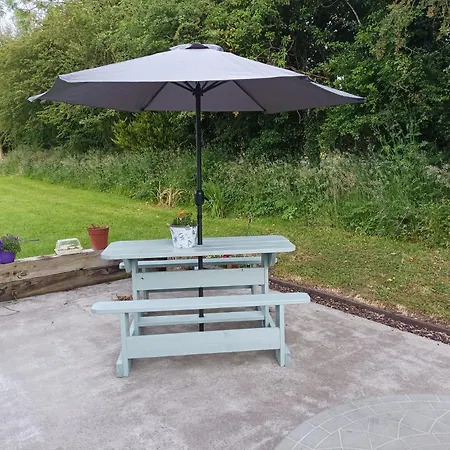 Country Lane Homestay *